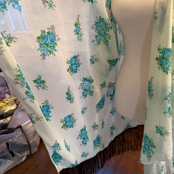 BNWT LuLaRoe kimono Monroe Floral Kimono with Fringe SWIM coverup as well - Picture 4 of 7